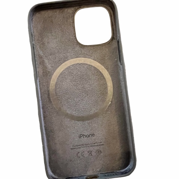 Official iPhone 12/12 Pro Silicone Case (Deep Navy) - Picture 2 of 2